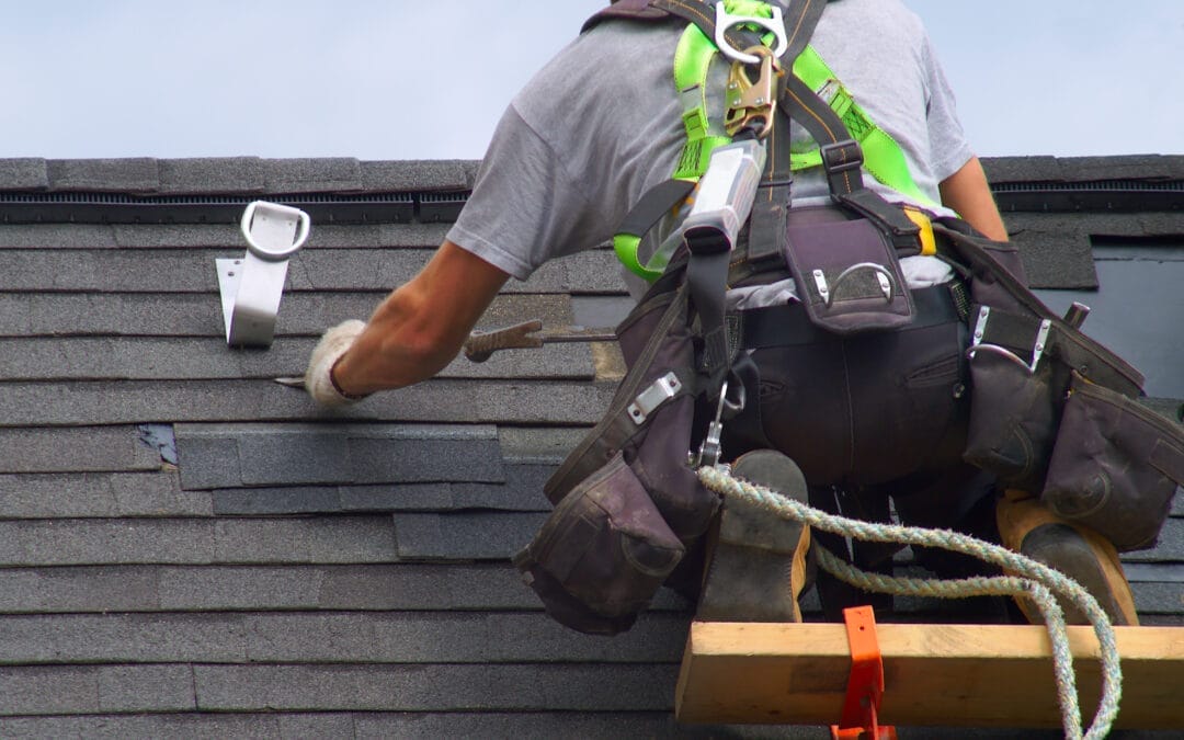 6 Advantages Local Roofing Companies Have Over Outsiders in East Port Orchard
